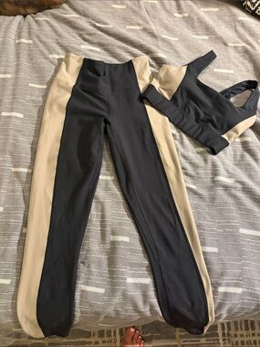 High-Waist Colorblock Leggings & Sports Bra Set - Black & tan